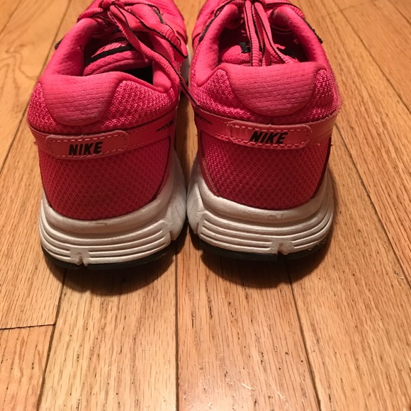 hot pink women's nike work out shoes - Picture 3 of 6