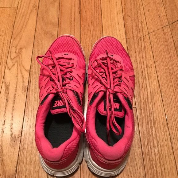 hot pink women's nike work out shoes - Picture 4 of 6