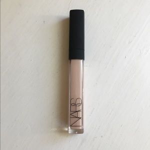 NARS "Creamy Concealer" in Light2 "Vanilla"