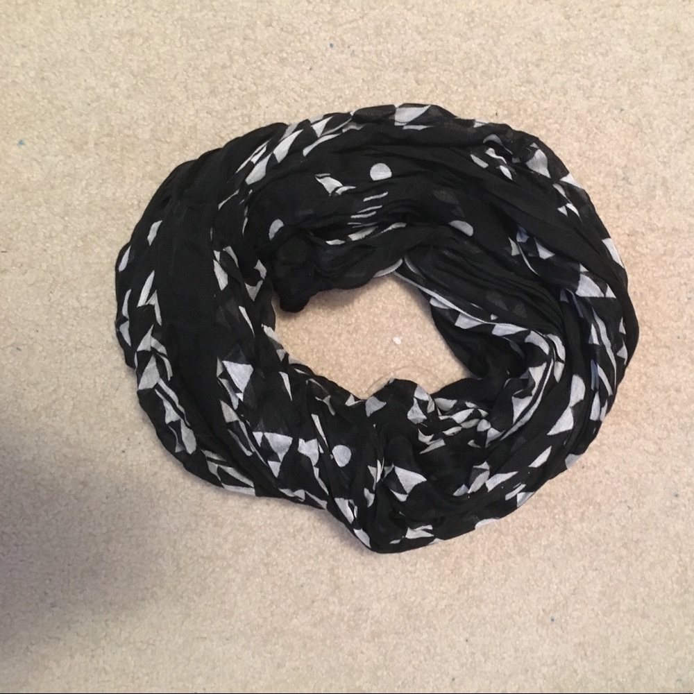 Black and white patterned scarf