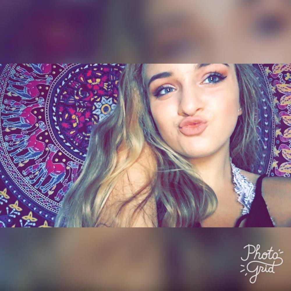 Meet your Posher, Chloe