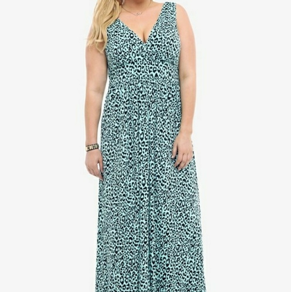 #ISO Mint Torrid maxi dress!!!! Sz 2 or 3!!!