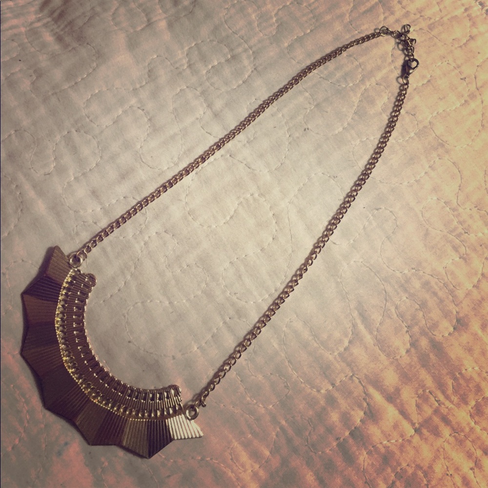 Statement necklace - gold