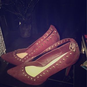 Wine Pumps with studs