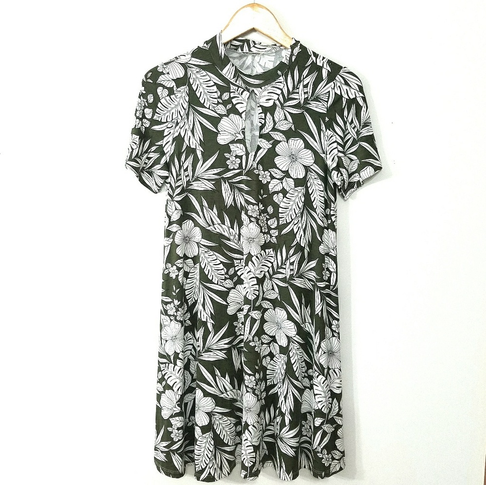 Everly • Green White Floral Keyhole Neck Dress