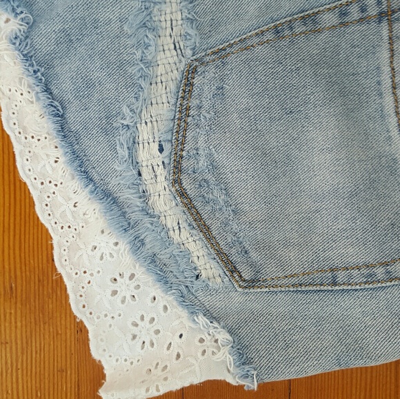 Bullhead High-waisted Shorts - Picture 2 of 3