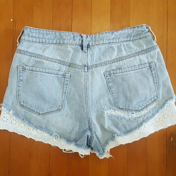Bullhead High-waisted Shorts - Picture 3 of 3