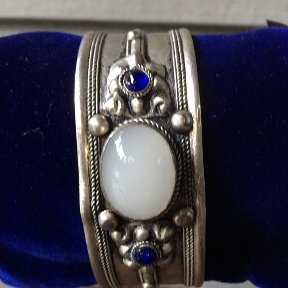 🌟Gorgeous 🌟moonstone & sapphire silver bracelet!