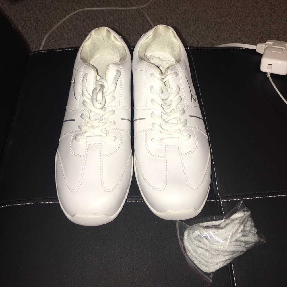 Cheer Shoes - Picture 2 of 3
