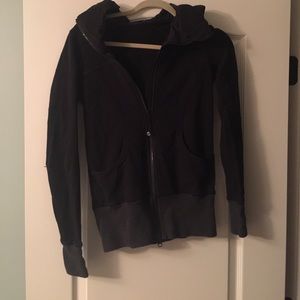 Lulu Lemon fitted black zippy