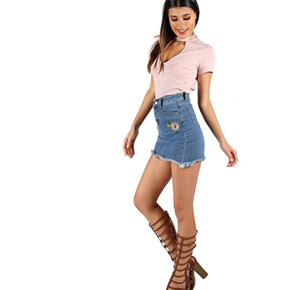 Cutout Choker Top Short Sleeve Tee - Picture 4 of 6