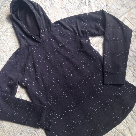 Nike Tops - 🔥🔥Nike Dri Fit long sleeve hoodie