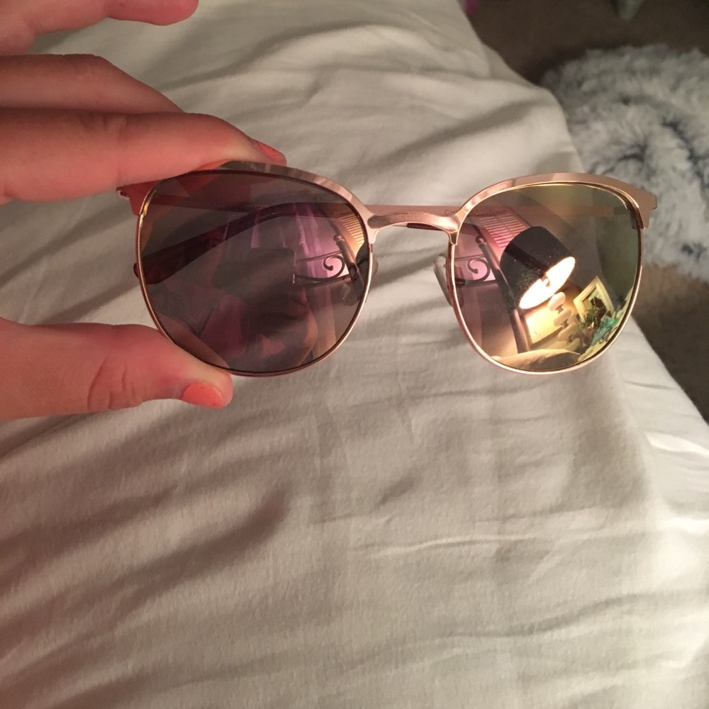 Pink reflective sunglasses