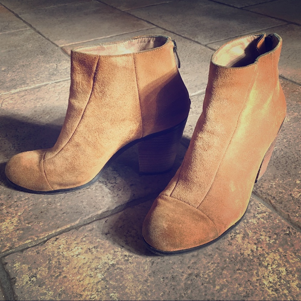 Vince Camuto Camel Booties