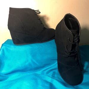 💋 Wedged Kids Heels 💋