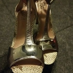 Leather snake beige and silver sandal size 8