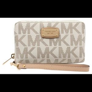Michael Kors Electronics Large Flat Wristlet