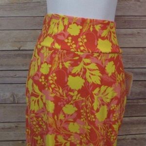 New medium LuLaRoe Cassie skirt