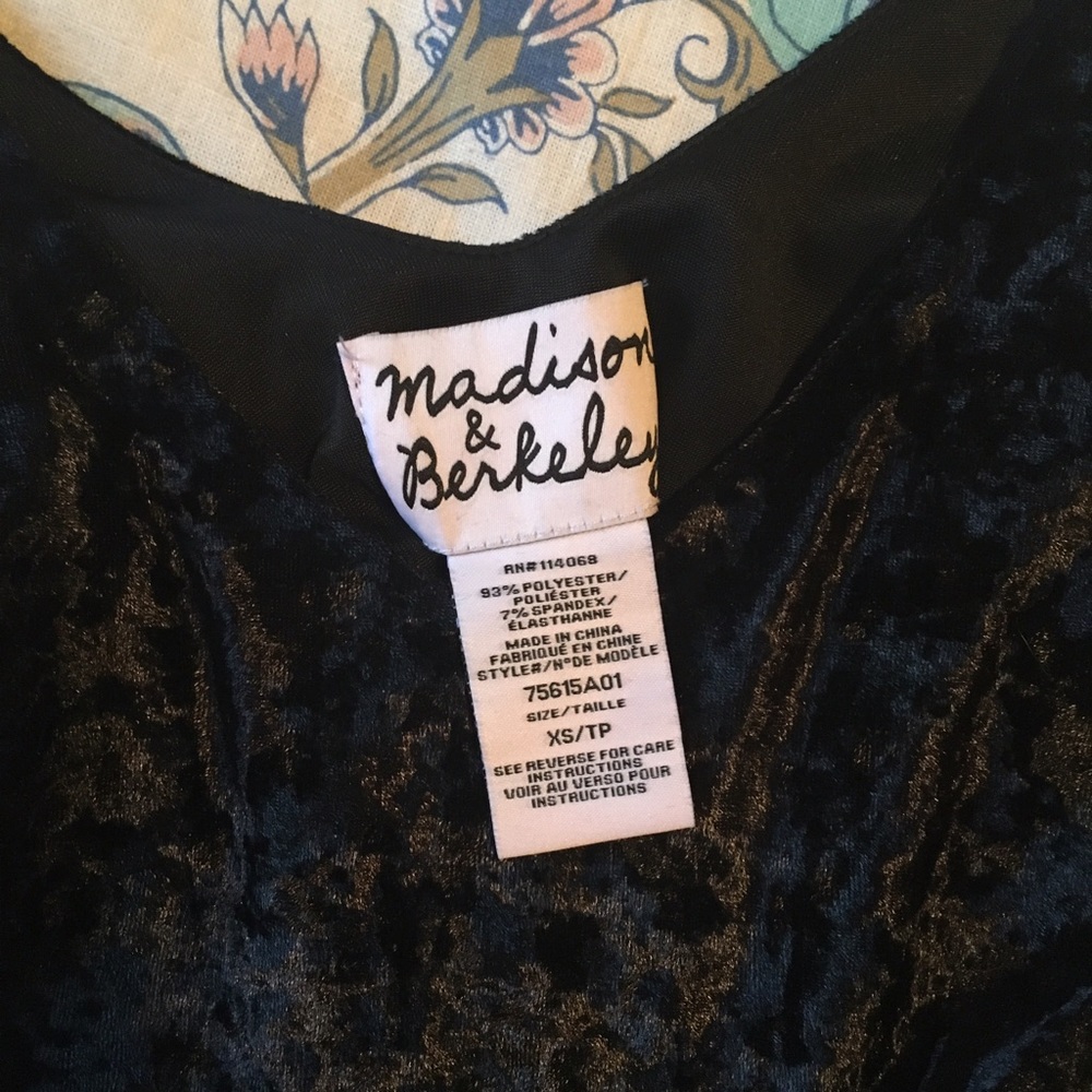 Black Velvet Crop Top NWOT - Picture 4 of 5