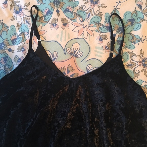 Black Velvet Crop Top NWOT - Picture 3 of 5