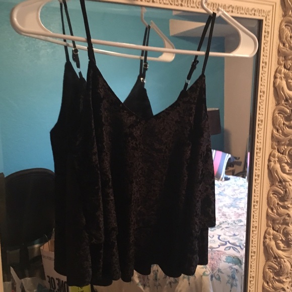 Black Velvet Crop Top NWOT - Picture 5 of 5