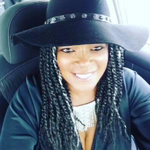 Meet your Posher, Latia