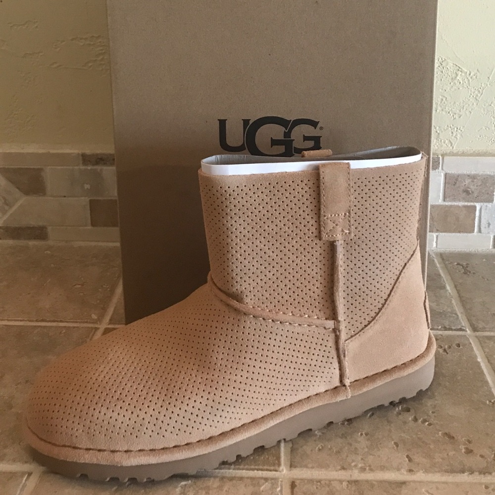Ugg Classic Mini Short Perforated Boot Tan Size 10