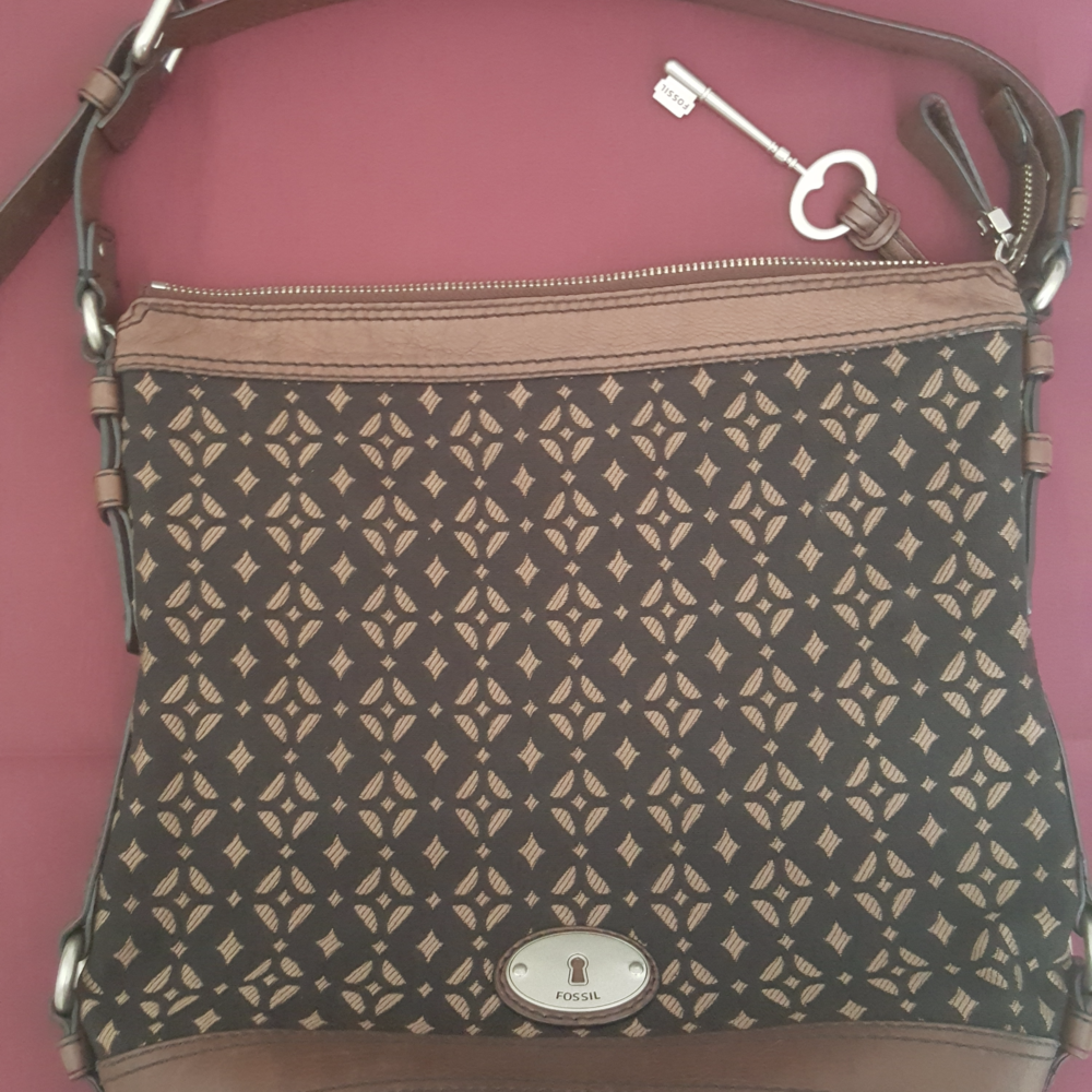 Fossil Maddox Signature Bucket Bag