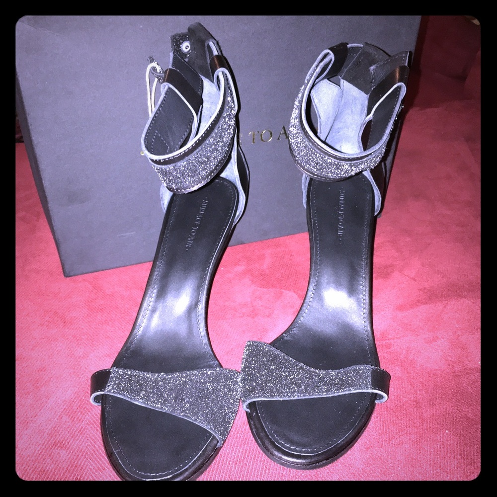 NIB size 40 Black Surface to Air shoes