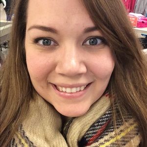 Meet your Posher, Caitlin
