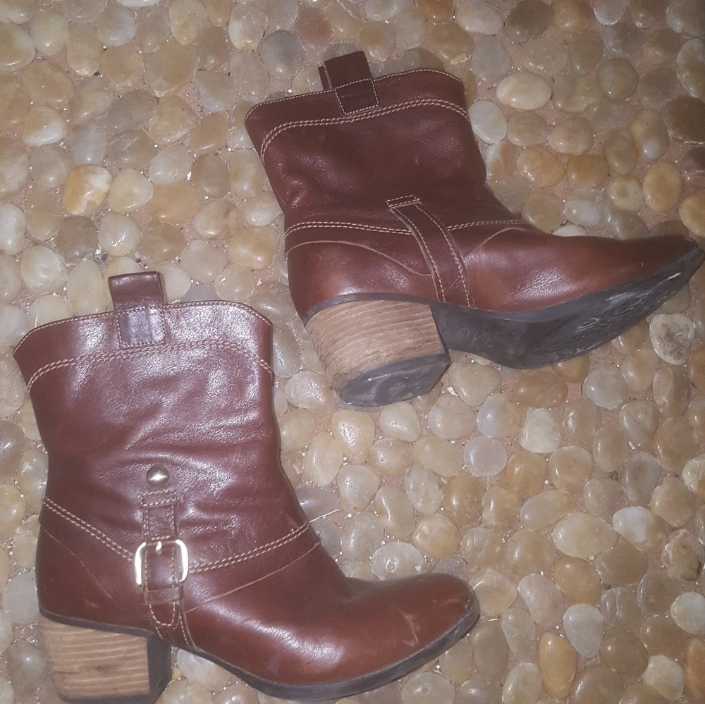 Clarks booties Size 8M