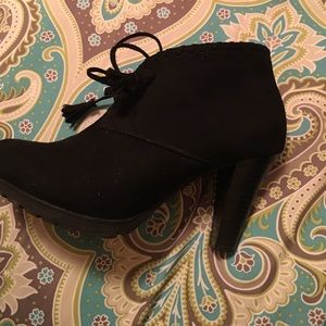 Black dress shoes