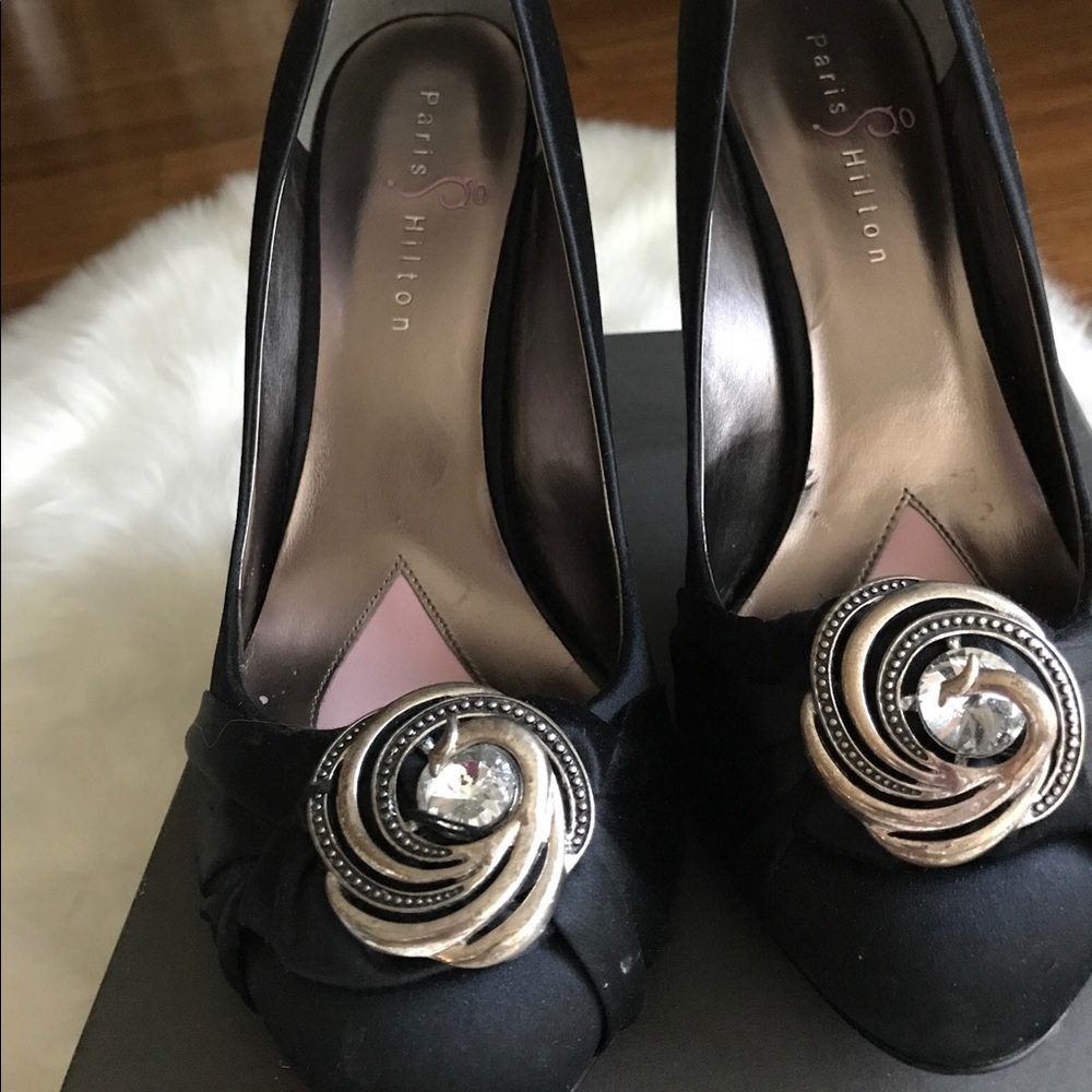 ✨Paris Hilton pumps✨