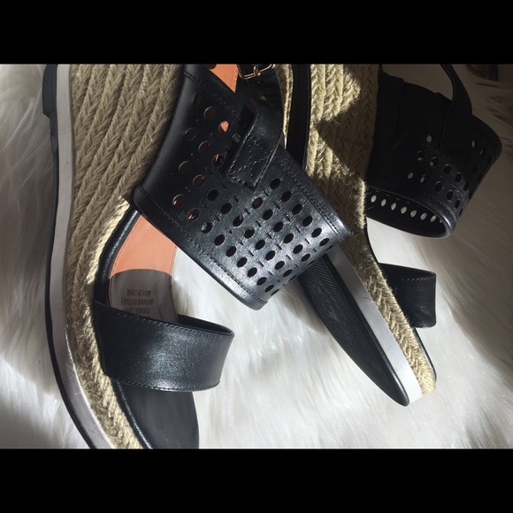 Nearly New Mi Piaci Flora Italy Leather Wedge Heel - Picture 3 of 6