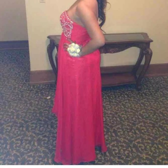 Prom dress. Negotiable to an extent - Picture 3 of 4
