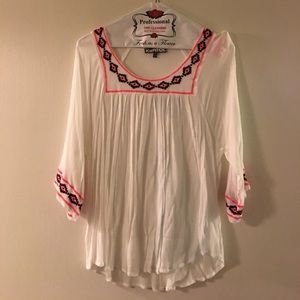 KaPITOL Brand Top (size large) white w/ flowers