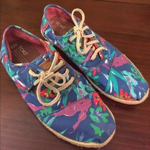 Floral print Toms shoes