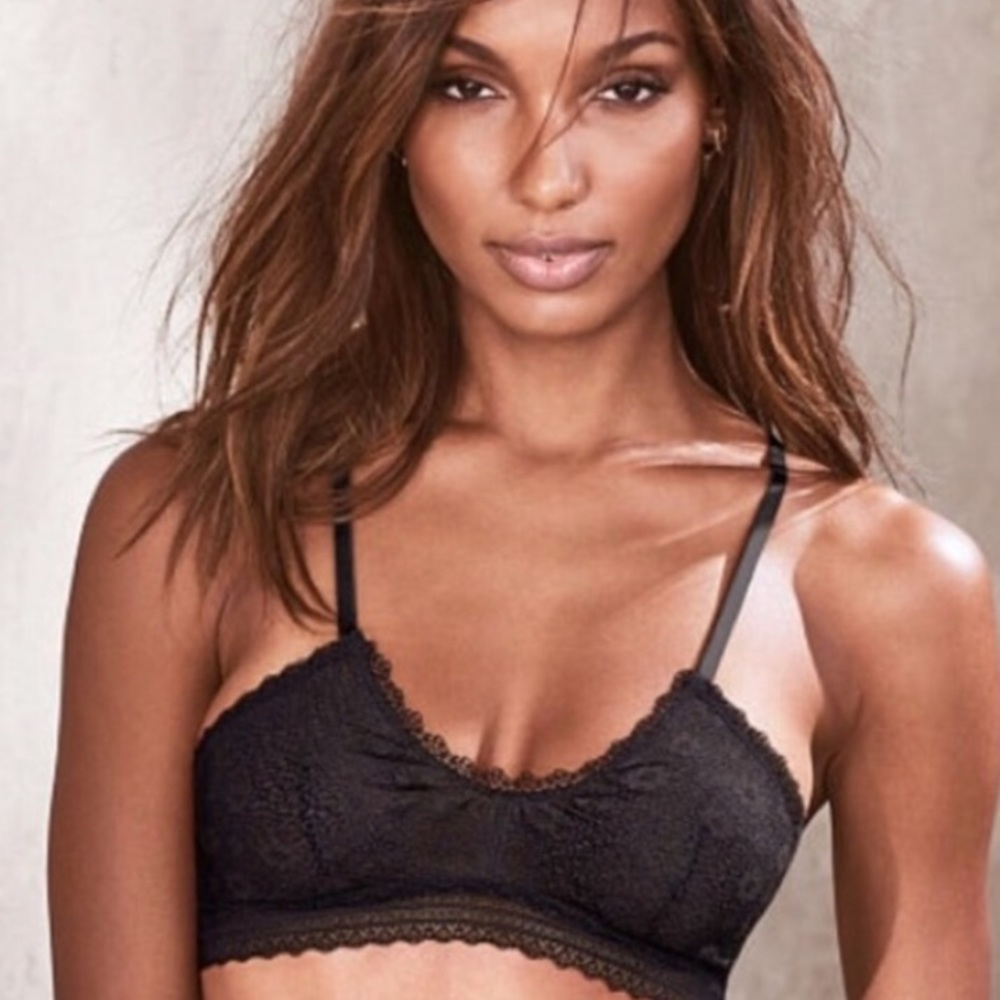 Victoria's Secret Scoopneck Black Lace Bralette - Picture 3 of 3