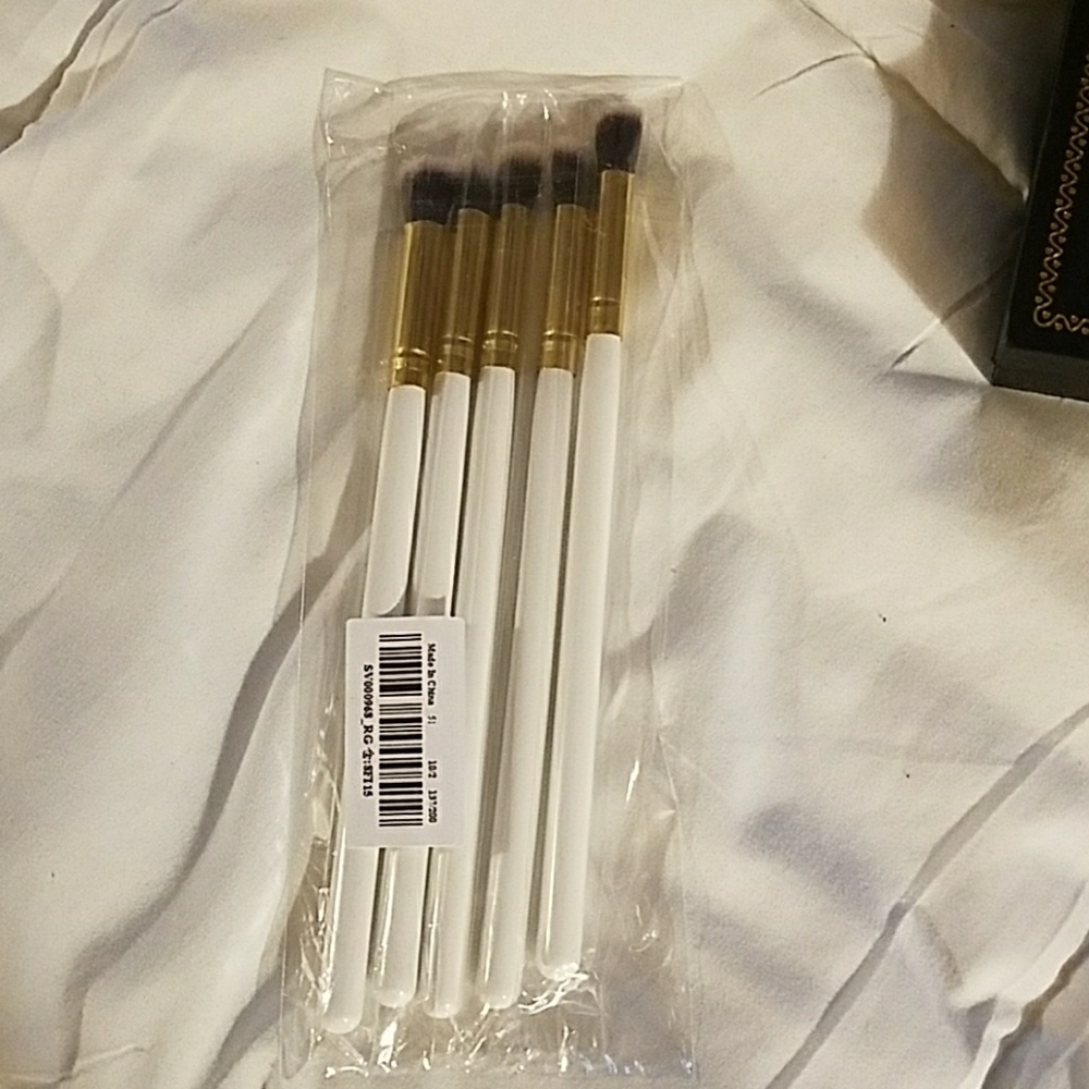 White Eyeshadow Brushes