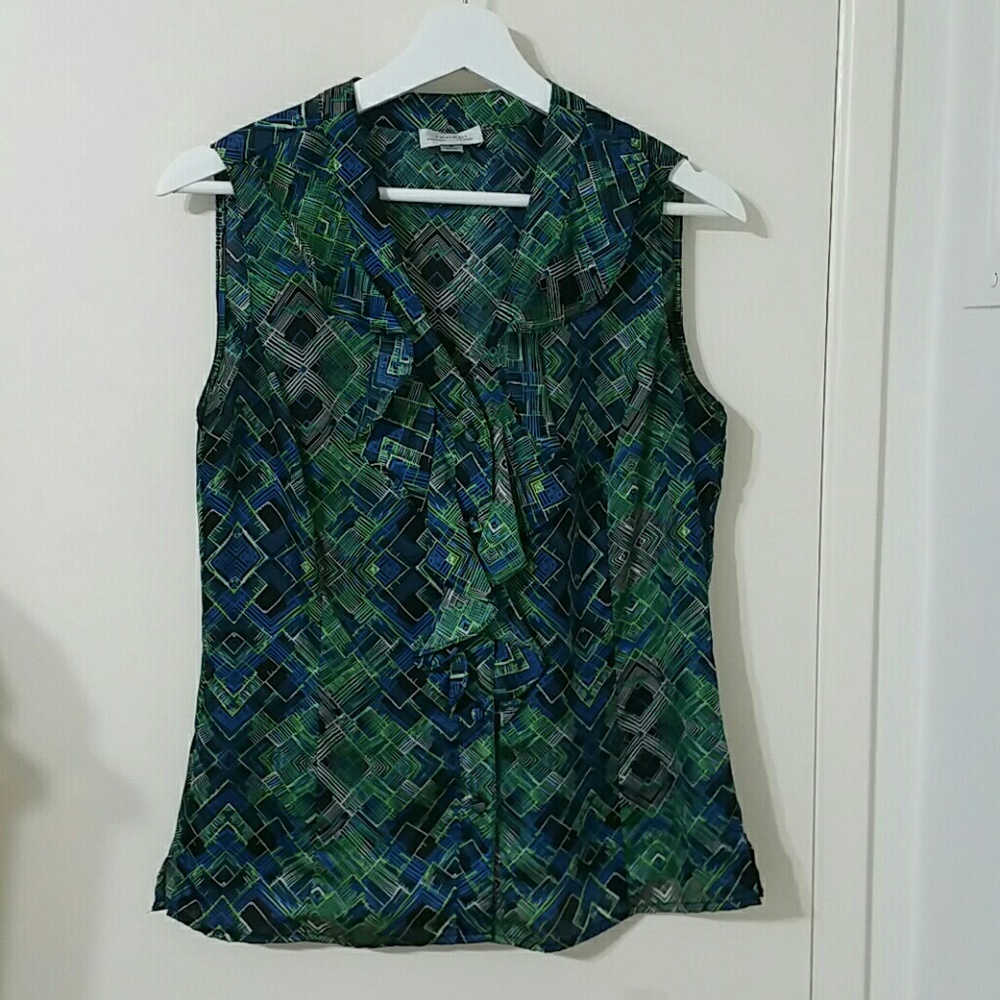 Tahari sleeveless ruffle front button down blouse