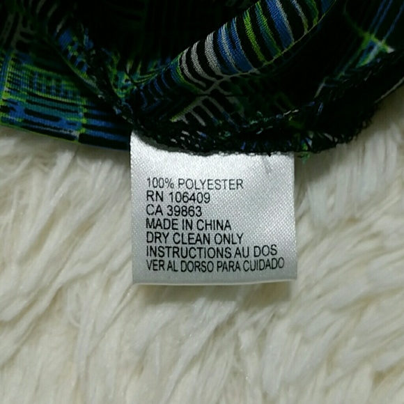 Tahari sleeveless ruffle front button down blouse - Picture 5 of 8