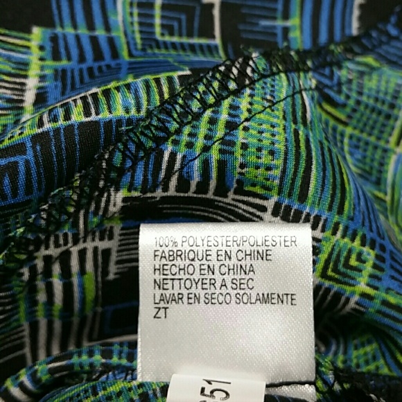 Tahari sleeveless ruffle front button down blouse - Picture 6 of 8