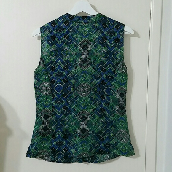 Tahari sleeveless ruffle front button down blouse - Picture 2 of 8