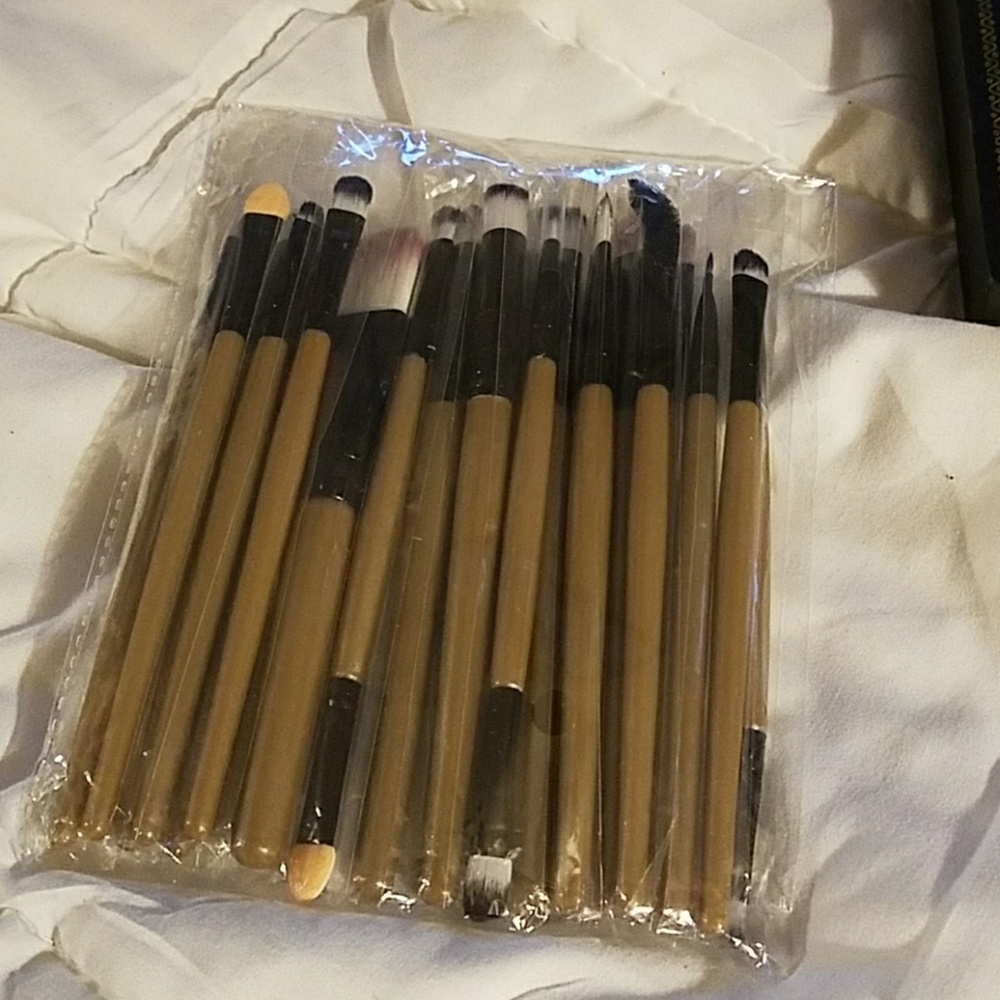 20 Piece Makeup Brush Set👄