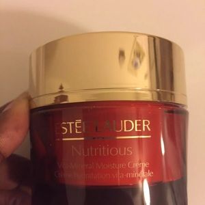 Estée Lauder nutritious