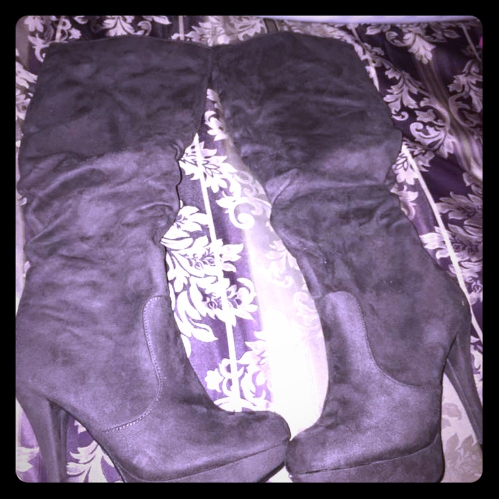 Tall knee boots