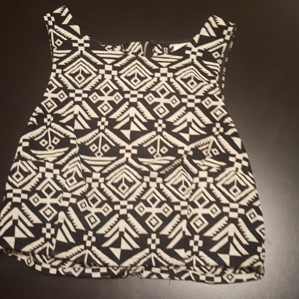 H&m black and white pattern crop top