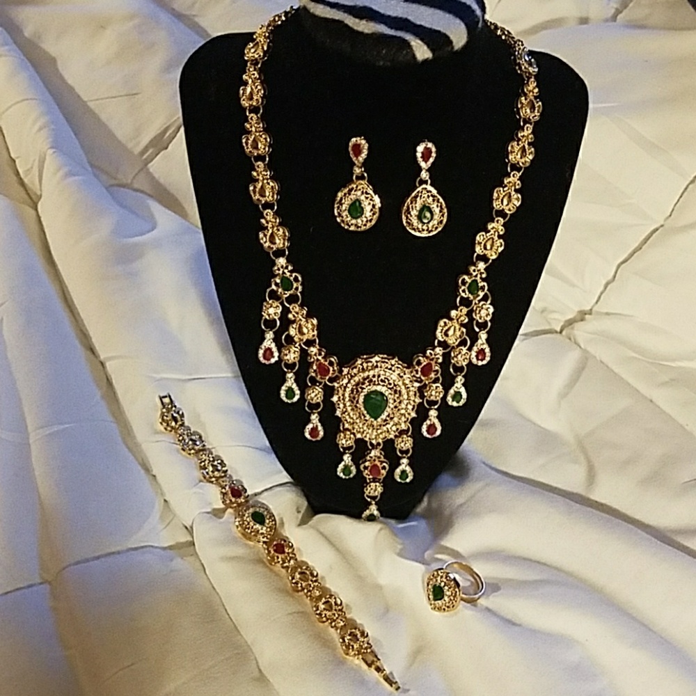 Stunning Fashion Jewellery SET