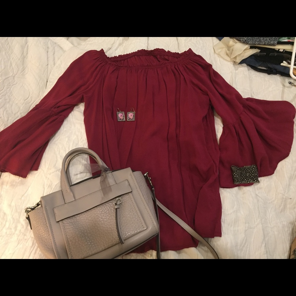 Burgundy off-the-shoulder top 🌹💗