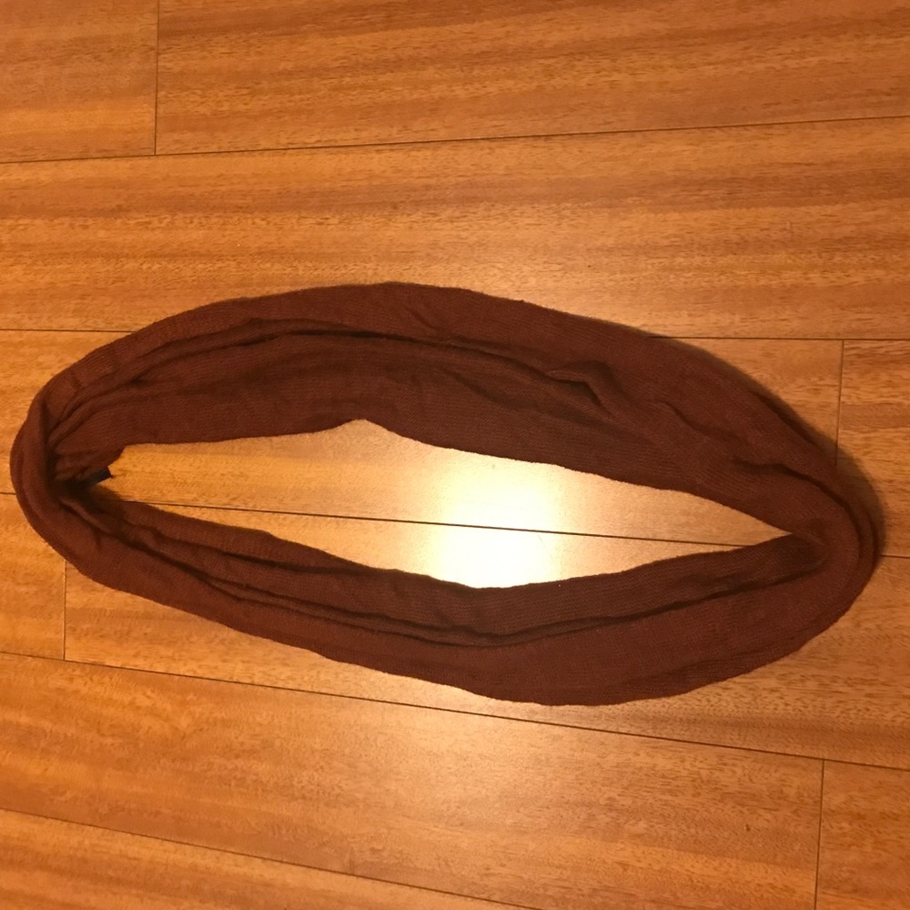 Hoop Scarf - Picture 2 of 2